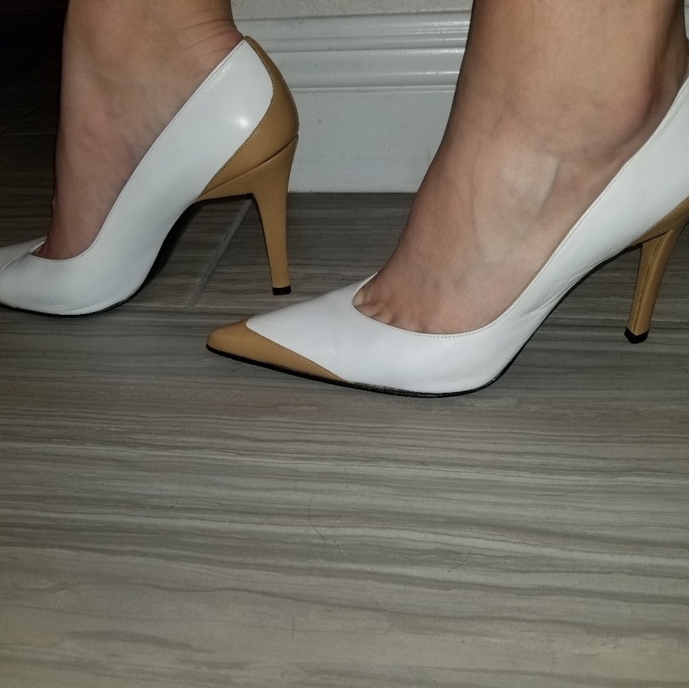 STUART WEITZMAN Two toned pump